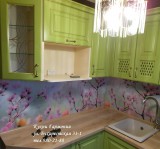 Кухня с фасадами МДФ, фрезеровка ЛУВР, матовая покраска - зеленый с золотой патиной